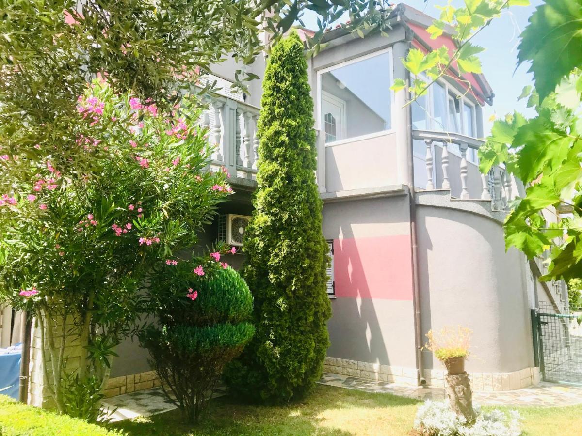 Deluxe Apartment Bluebay Oasis Fazana Bagian luar foto