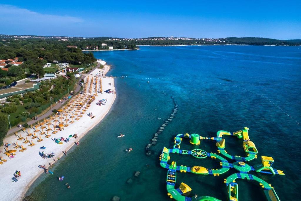 Deluxe Apartment Bluebay Oasis Fazana Bagian luar foto